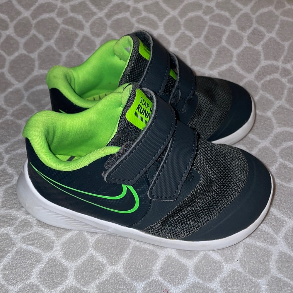 Nike toddler sneakers